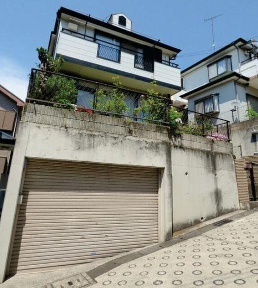 神奈川区中古戸建地下車庫庭付陽当り◎