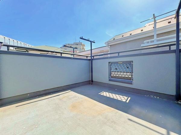 港南区中古戸建ビルトイン車庫バルコニー