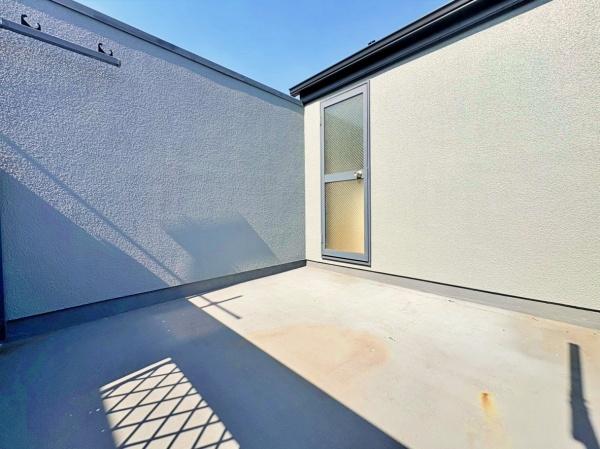 港南区中古戸建ビルトイン車庫バルコニー
