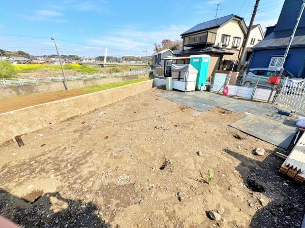 藤沢市新築戸建2台駐車可パントリーウッドデッキ
