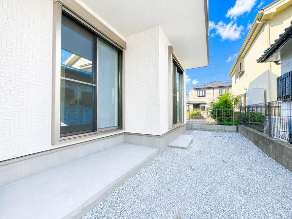中央区新築戸建カースペース2台北西角地小屋裏収納