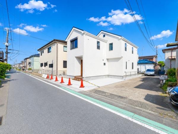 中央区新築戸建カースペース2台北西角地小屋裏収納