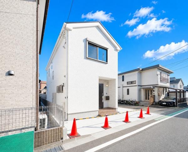中央区新築戸建カースペース2台北西角地小屋裏収納