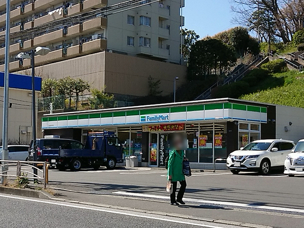旭区新築戸建WICロフト(ファミリーマート鶴ヶ峰本町店)