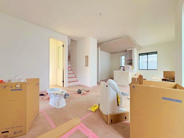 【8号棟】都筑区新築戸建パントリーリネン庫