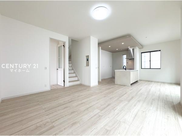 【7号棟】都筑区新築戸建パントリーリネン庫