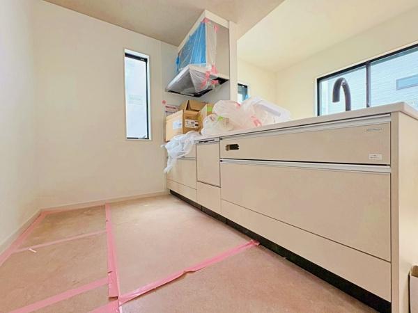 【8号棟】都筑区新築戸建パントリーリネン庫