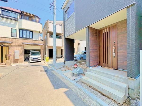 港北区新築戸建ビルトイン車庫スカイバルコニー