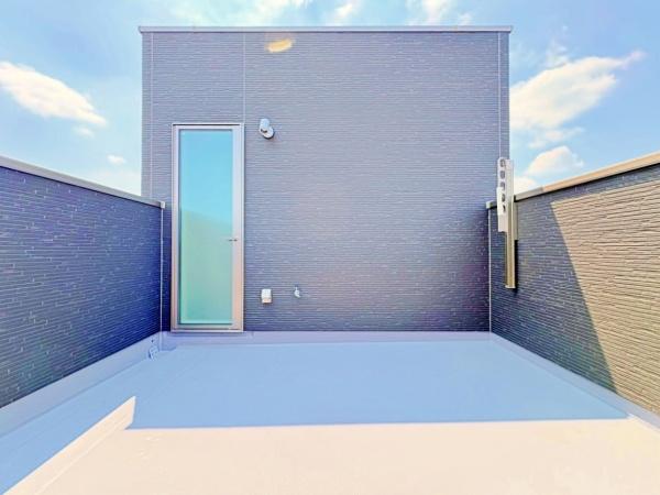 港北区新築戸建ビルトイン車庫スカイバルコニー