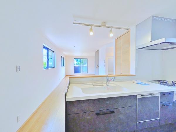 【B号棟】川崎市新築戸建ビルトイン車庫LDK18帖以上