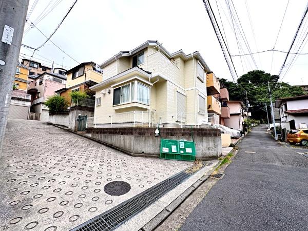 鶴見区中古戸建ビルトイン車庫庭付北西角地