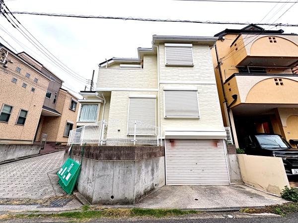 鶴見区中古戸建ビルトイン車庫庭付北西角地