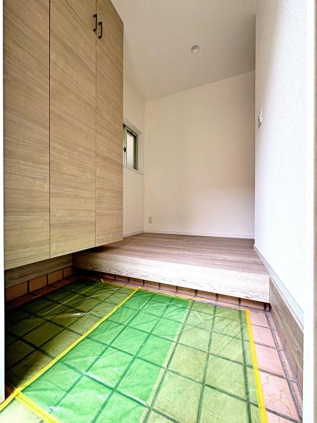 鶴見区中古戸建ビルトイン車庫庭付北西角地