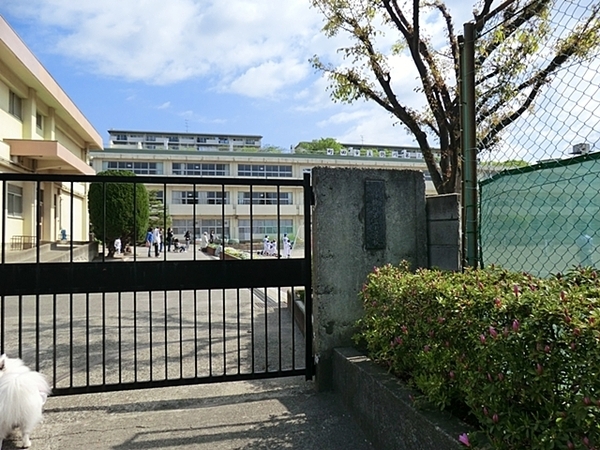 【2号棟】町田市新築戸建2台駐車可WICLDK18帖(町田市立鶴川第三小学校)