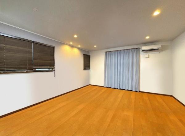 川崎市中古戸建ビルトイン車庫2面バルコニー