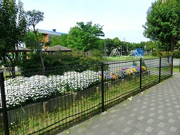 【2号棟】茅ヶ崎市新築戸建パントリー2台駐車可(小中島公園)