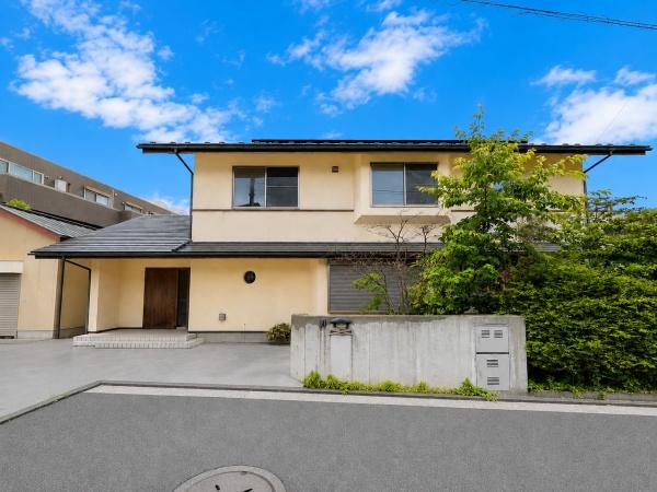 磯子区中古戸建敷地面積100坪開発分譲地内ガレージ付