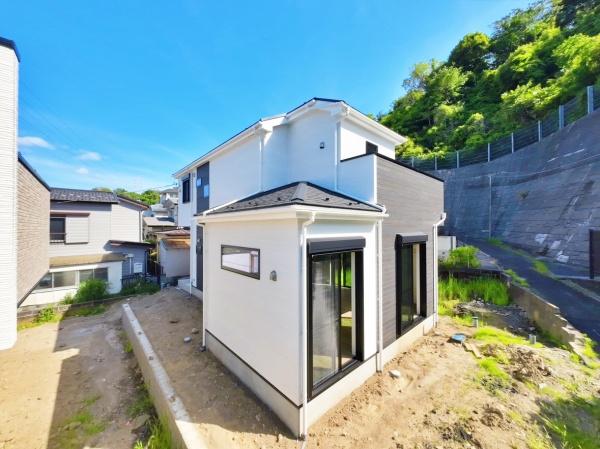 【2号棟】金沢区新築戸建4台駐車可パントリー