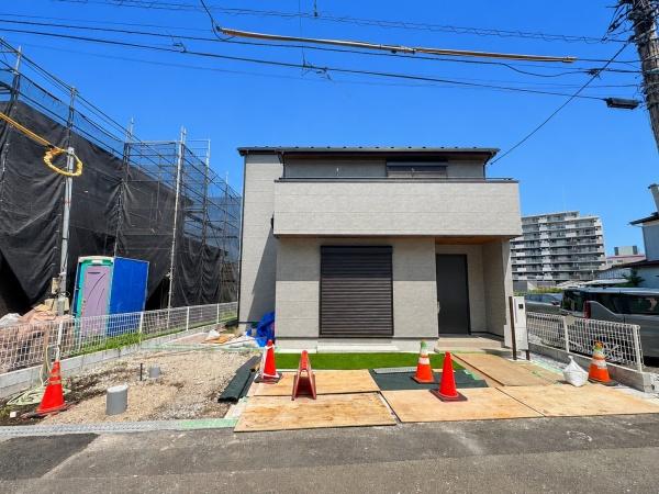 座間市新築戸建2台駐車可ウッドデッキWIC