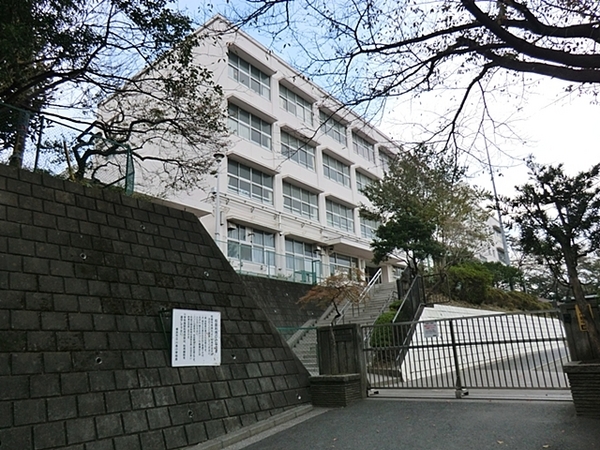 横浜市保土ケ谷区星川３丁目の土地(横浜市立星川小学校)