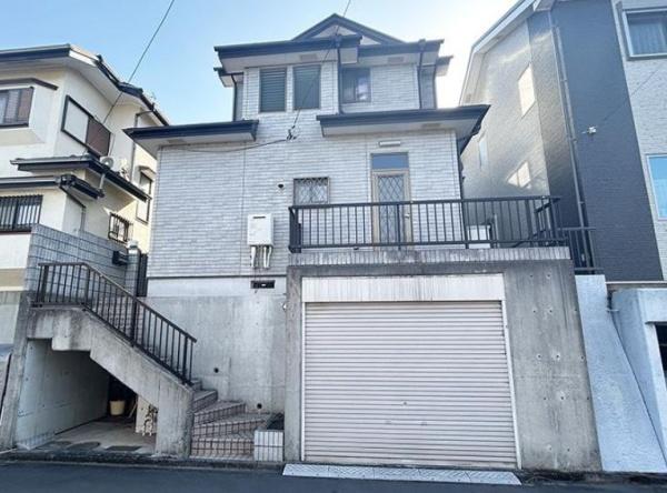 旭区中古戸建納戸南面バルコニー地下車庫