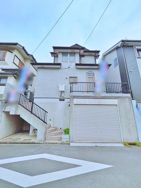 旭区中古戸建納戸南面バルコニー地下車庫