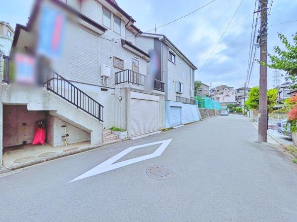 旭区中古戸建納戸南面バルコニー地下車庫