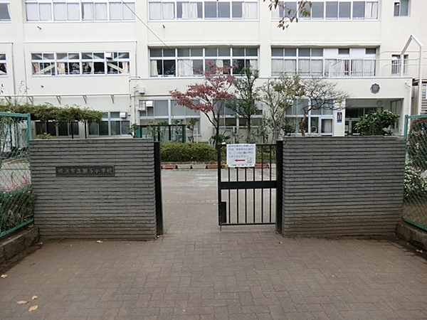 【3号棟】瀬谷区新築戸建カウンターキッチンカースペース(横浜市立瀬谷小学校)