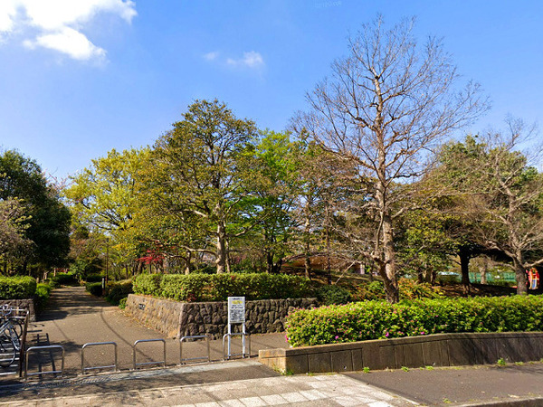 栄区新築戸建カースペース3台以上平屋敷地面積95坪超(金井公園)
