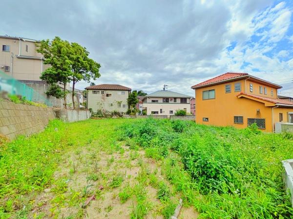 栄区新築戸建カースペース3台以上平屋敷地面積95坪超