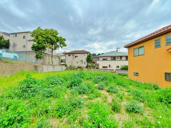 栄区新築戸建カースペース3台以上平屋敷地面積95坪超