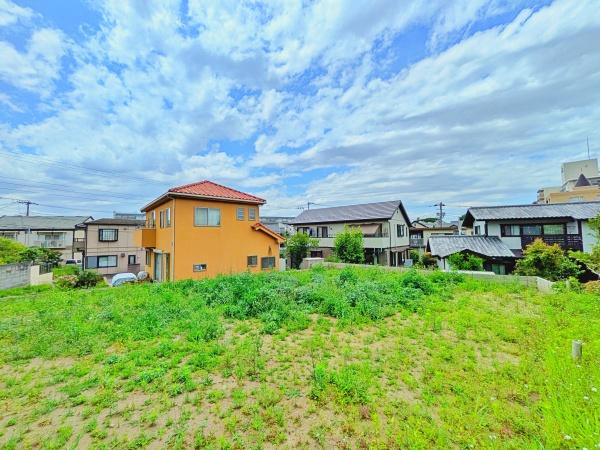 栄区新築戸建カースペース3台以上平屋敷地面積95坪超