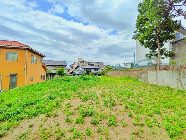 栄区新築戸建カースペース3台以上平屋敷地面積95坪超