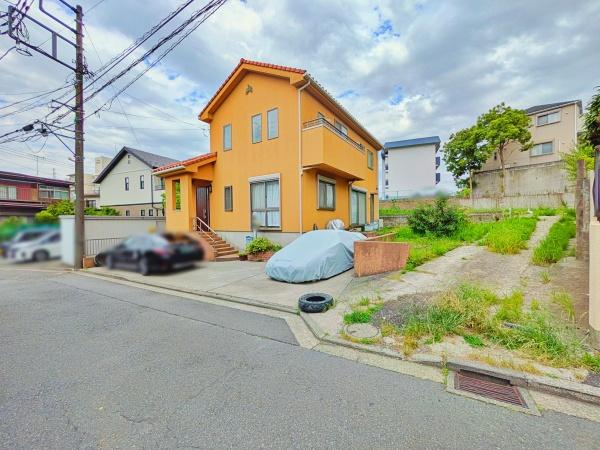 栄区新築戸建カースペース3台以上平屋敷地面積95坪超