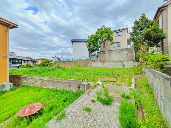 栄区新築戸建カースペース3台以上平屋敷地面積95坪超