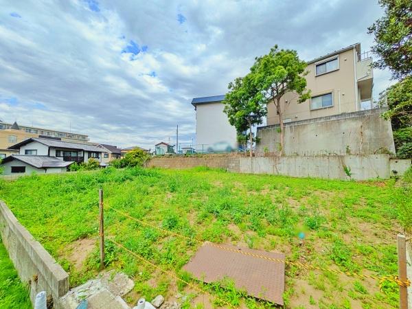 栄区新築戸建カースペース3台以上平屋敷地面積95坪超