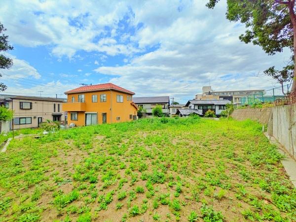 栄区新築戸建カースペース3台以上平屋敷地面積95坪超