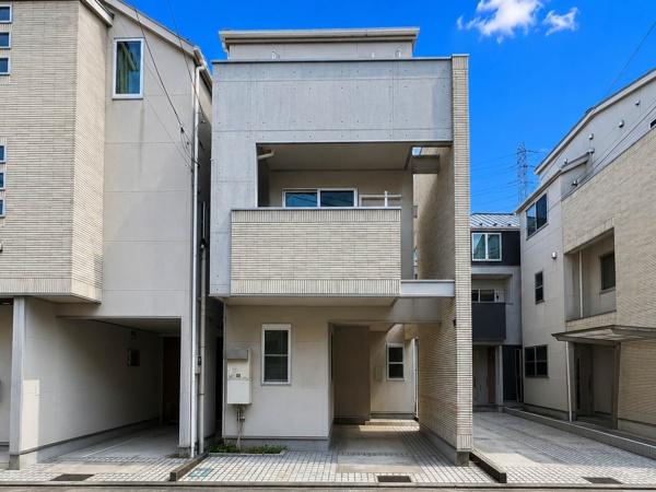 港北区中古戸建ビルトイン車庫納戸