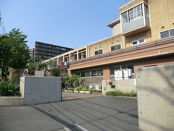 【A号棟】川崎市新築戸建ビルトイン車庫(川崎市立向丘小学校)