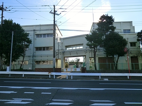 戸塚区新築戸建パントリー小屋裏テラス(横浜市立大正小学校)