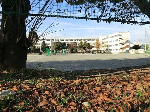 戸塚区新築戸建パントリー小屋裏テラス(横浜市立大正中学校)