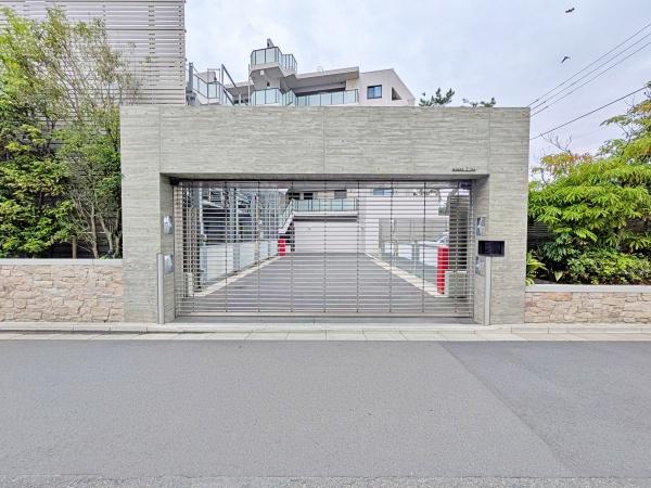 クリオ鵠沼海岸グランロワ【インナーガレージ】