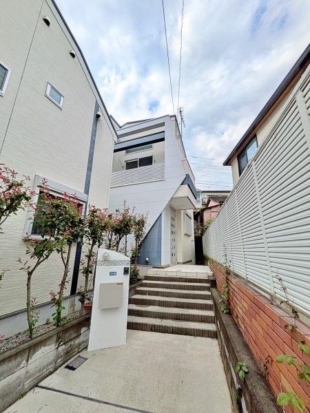 鶴見区中古戸建LDK18帖以上納戸カースペース