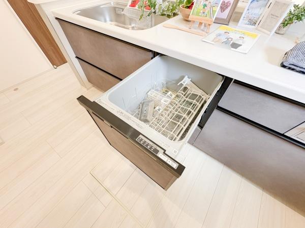 瀬谷区新築戸建LDK18帖カースペース2台南向き