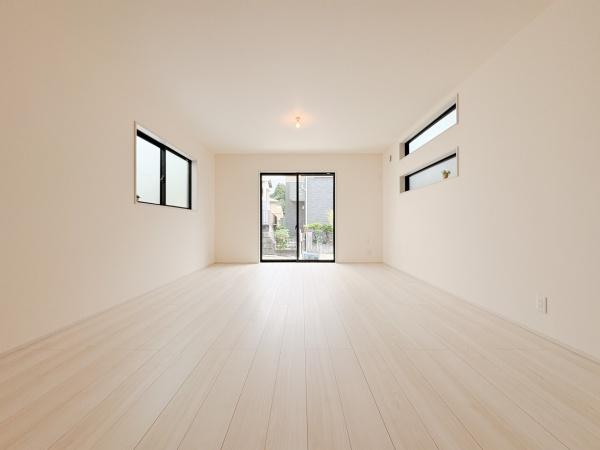 瀬谷区新築戸建LDK18帖カースペース2台南向き
