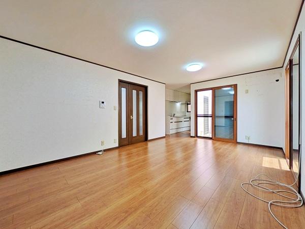 神奈川区中古戸建テラス角地小屋裏吹抜け