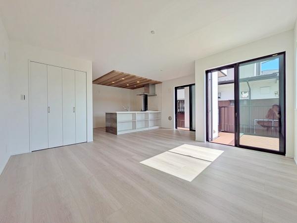 【2号棟】戸塚区新築戸建ウッドデッキパントリー