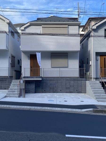 【B号棟】藤沢市新築戸建2台駐車可納戸