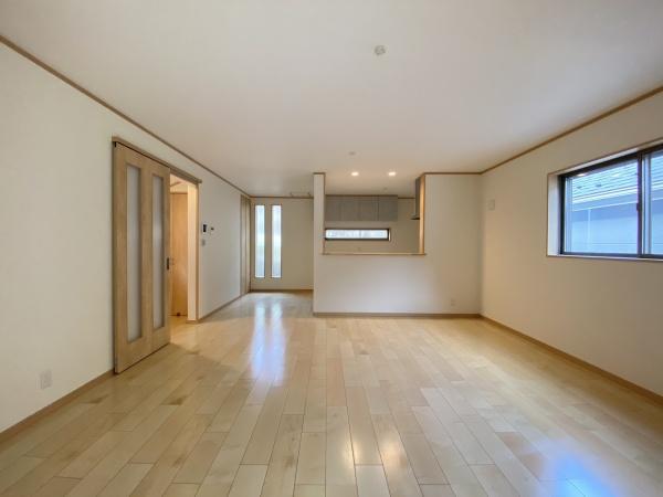 【B号棟】藤沢市新築戸建2台駐車可納戸