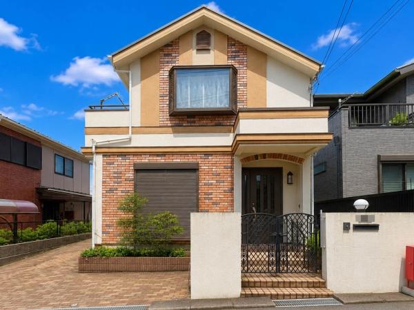 戸塚区中古戸建2台駐車可床暖房WIC